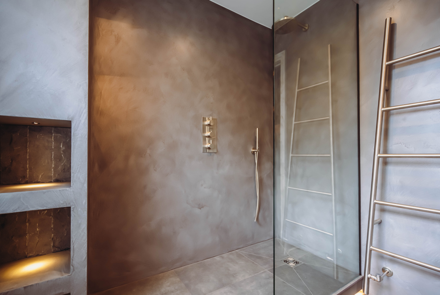 Embrace Elegance and Functionality: Your Guide to Wet Room Flooring with Microcement